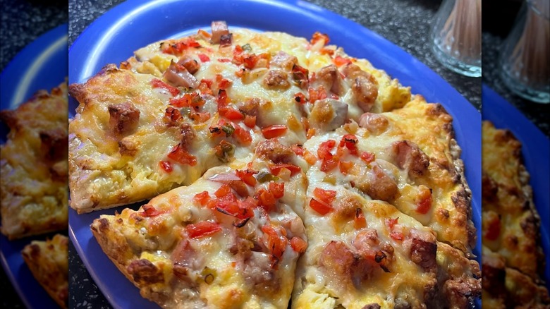 Chorizo breakfast pizza on blue plate