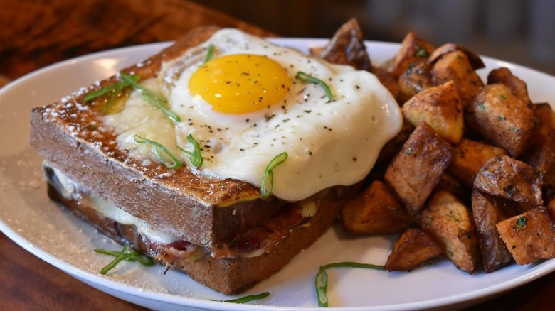 Croque madame with fried potatoes