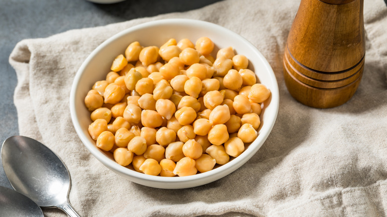 bowl of garbanzo beans
