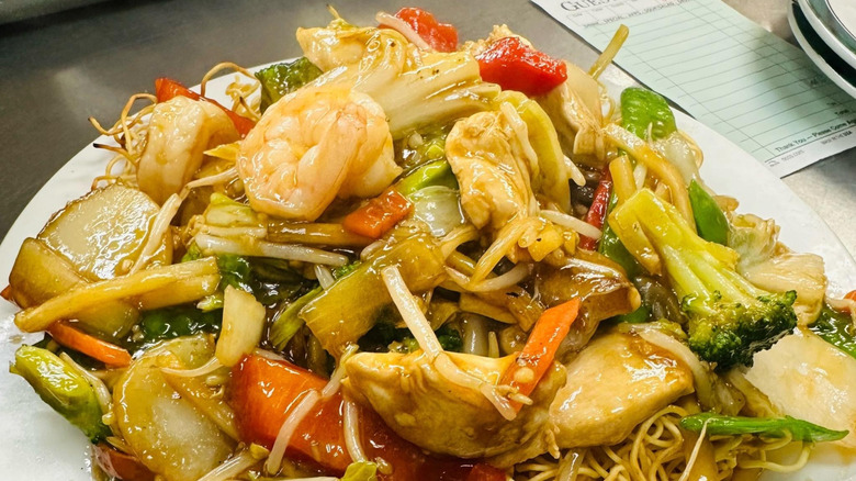 Pan fried noodle with shrimp