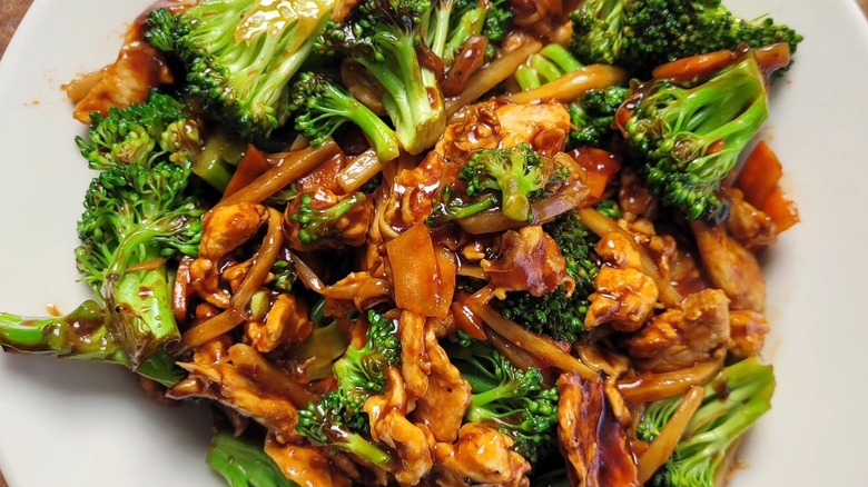 Broccoli chicken in garlic sauce