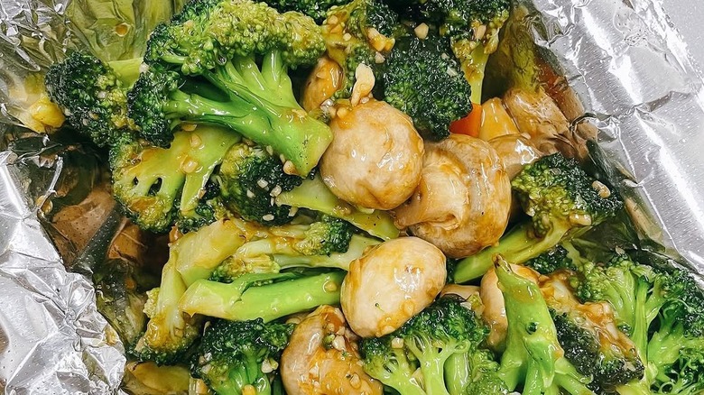 Garlic mushroom and broccoli dish