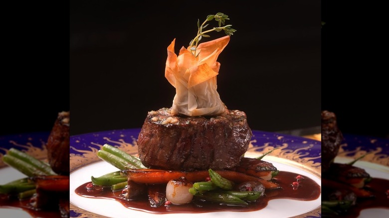 Filet of beef "Swellington" with truffled duxelles aux champignons et cognac, in a pink peppercorn and port reduction
