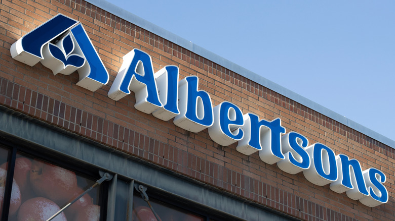 An Albertson store sign