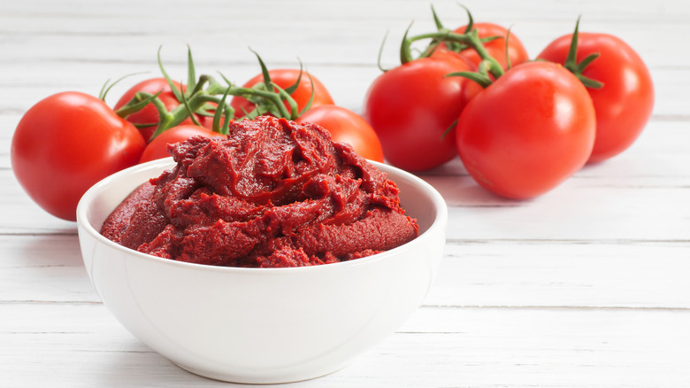 Tomato paste and tomatoes