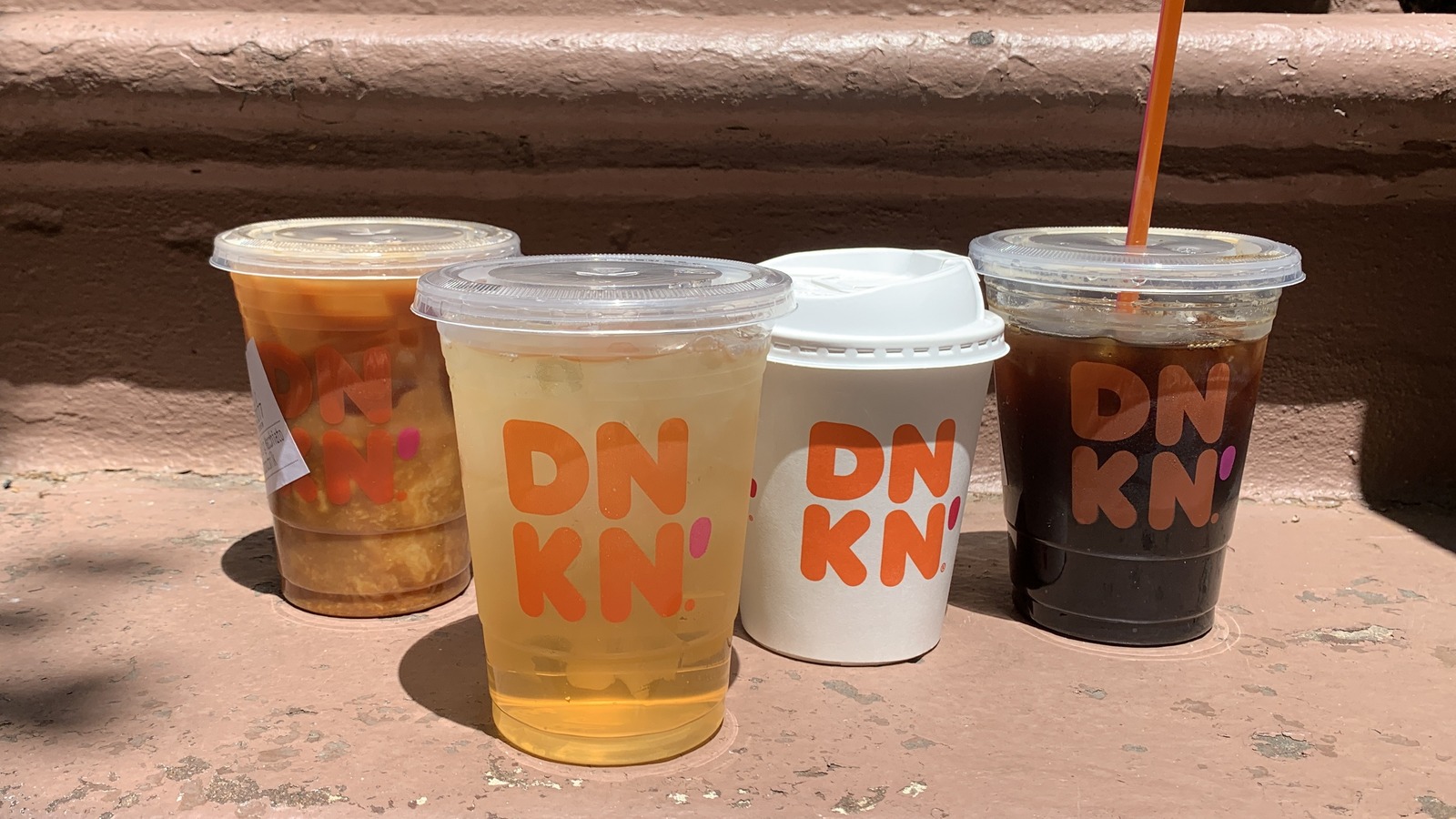 https://www.tastingtable.com/img/gallery/the-absolute-best-sugar-free-dunkin-drinks-ranked/l-intro-1656090220.jpg