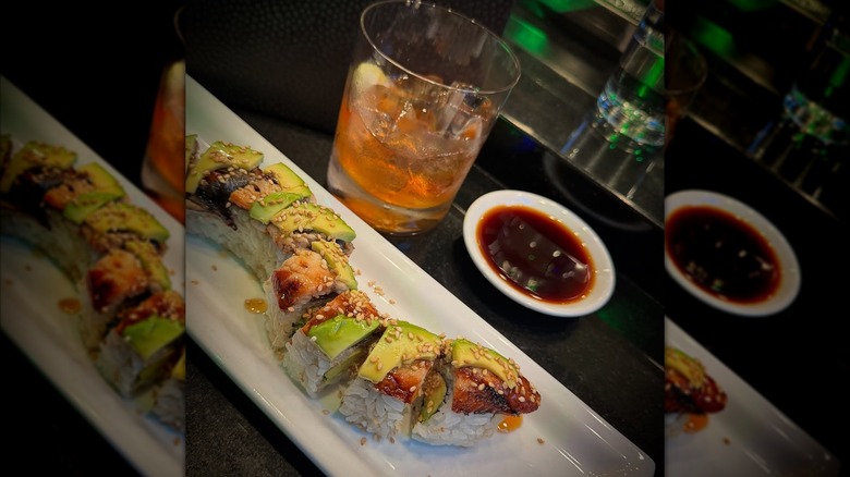 Avovado topped uramaki roll