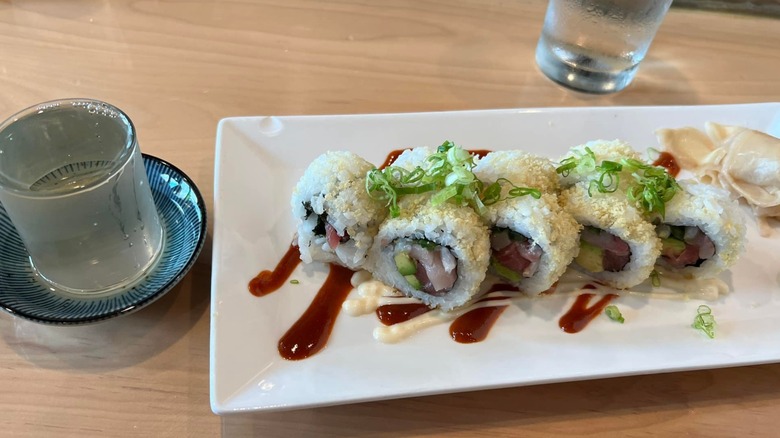 Uramaki rolls topped with tempura flakes
