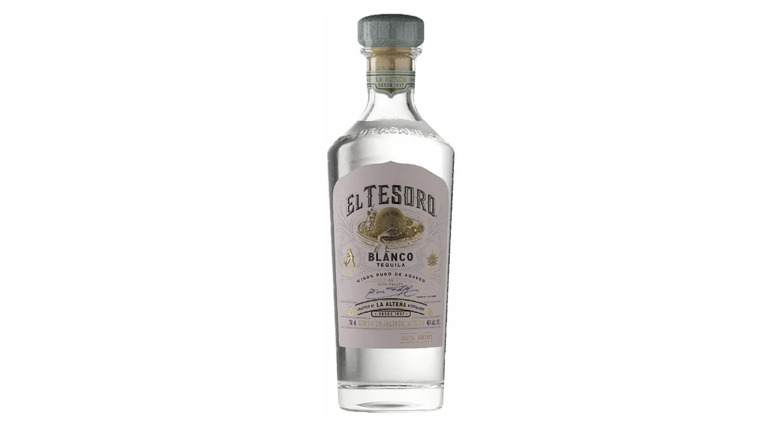 Bottle of El Tesoro Blanco