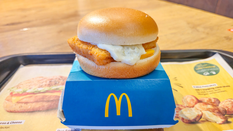 A Filet-O-Fish placed on top of its box