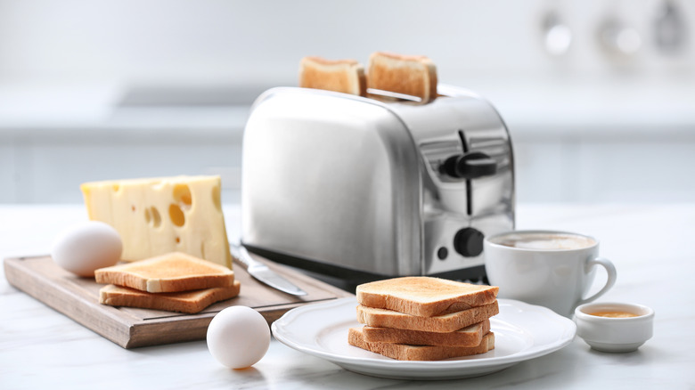 toaster with toasted bread