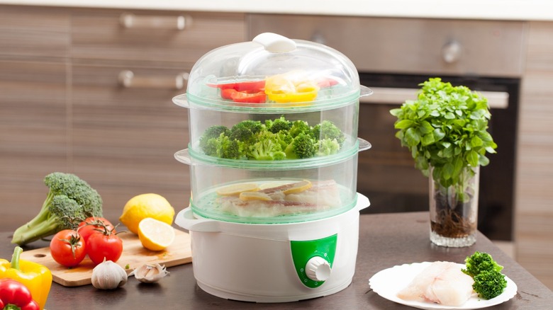 Electric multi-layered vegetable steamer 