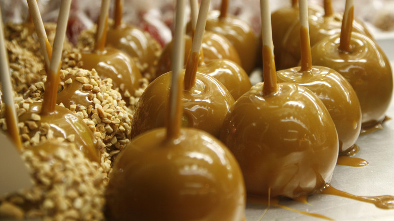caramel apples with peanuts