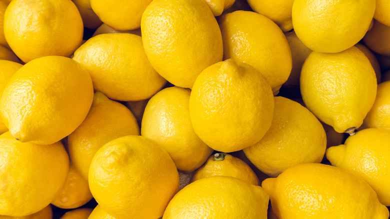 a pile of whole lemons