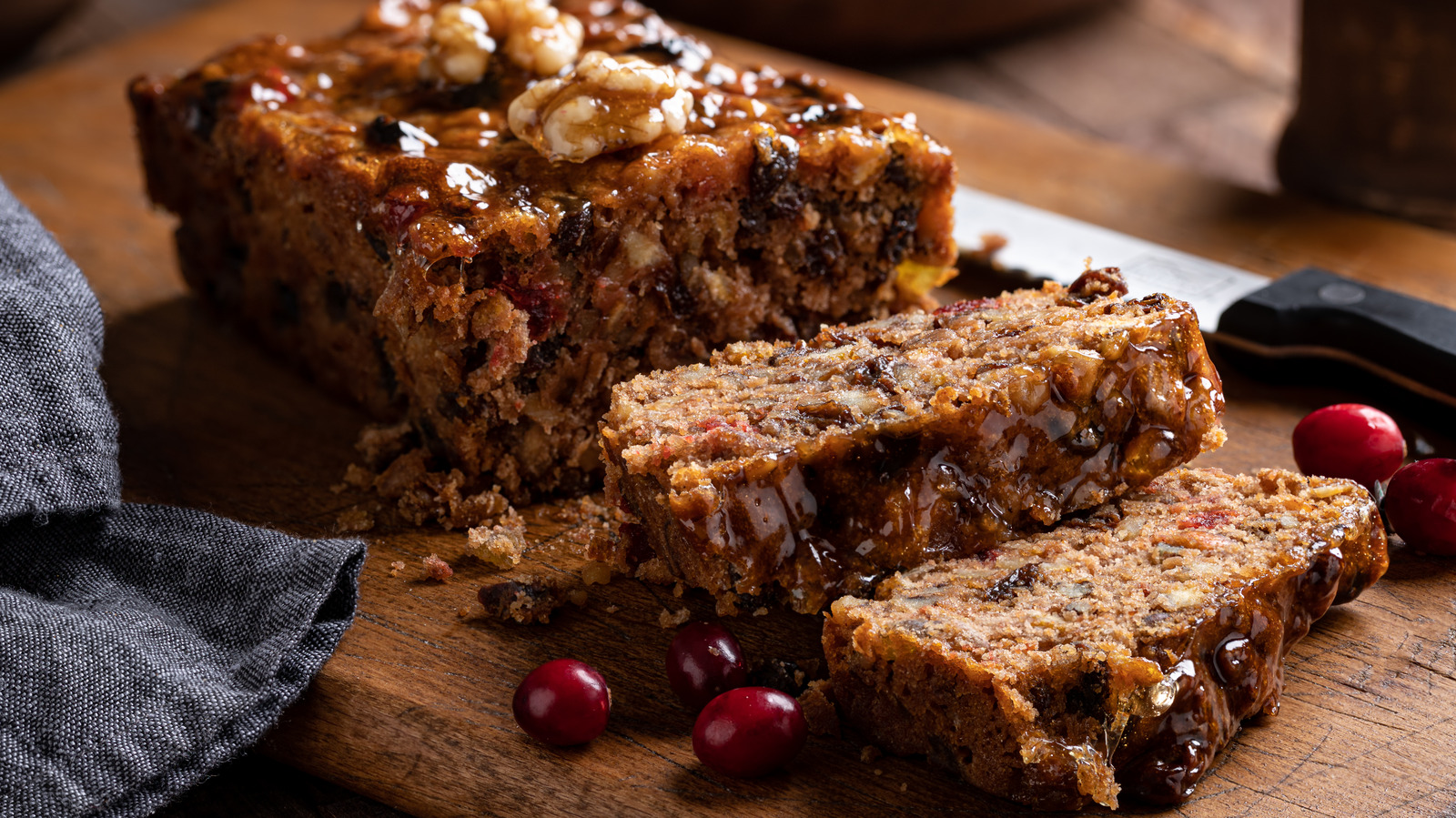 The Absolute Best Wine To Pair With Fruitcake