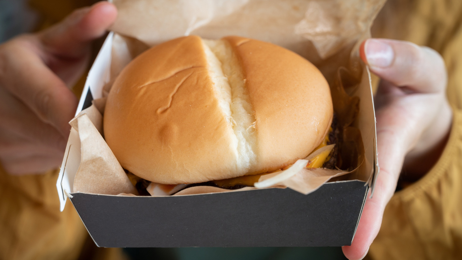 The American Burger Chain That Ranks Dead Last, According To Reviews - Tasting Table