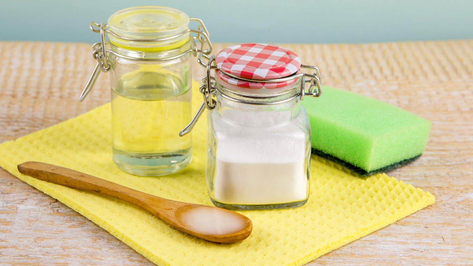 The Baking Soda Hack That Cleans And Removes Turmeric Stains (For Good) - Tasting Table