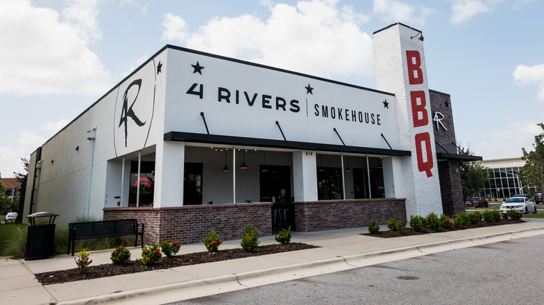 Front of 4 Rivers Smokehouse location in Orlando.