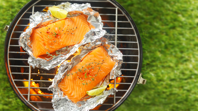 Salmon filets grilled in tin foil