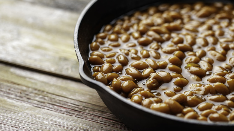 Baked beans cast iron skillet
