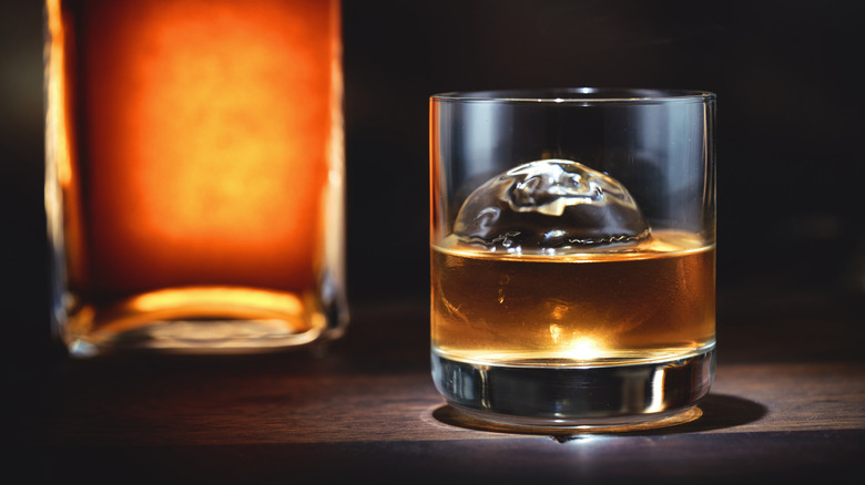 Whiskey on the rocks tumbler
