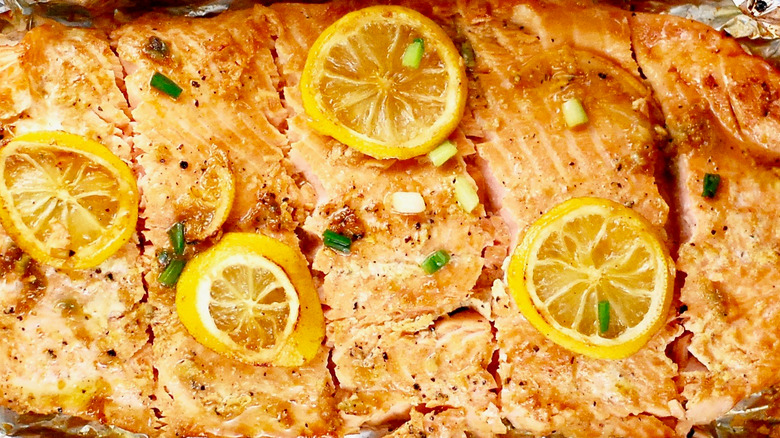 oven-baked salmon with lemon slices 