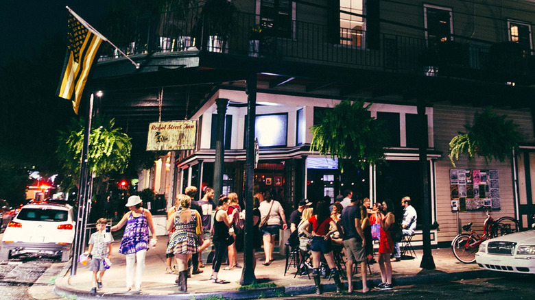 A crowd hanging out in front of the Royal Street Bar.