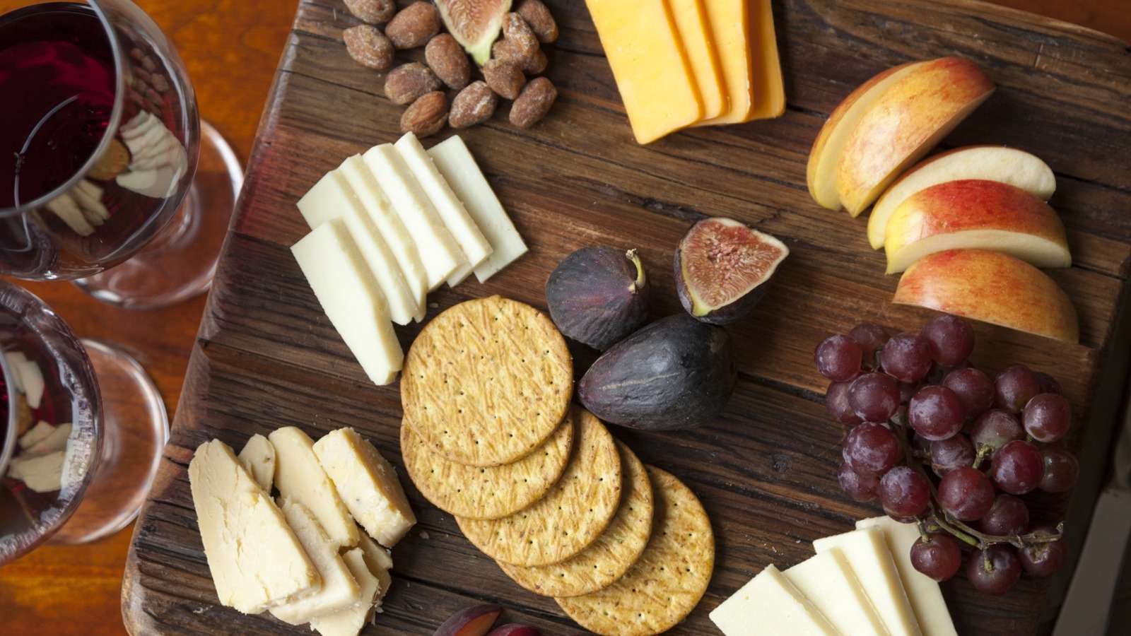 The Best Cheese Pairing For Apples Is A Timeless Classic