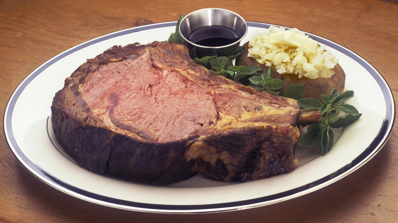 The Best Cocktails To Drink With Prime Rib, According To A Mixologist - Tasting Table