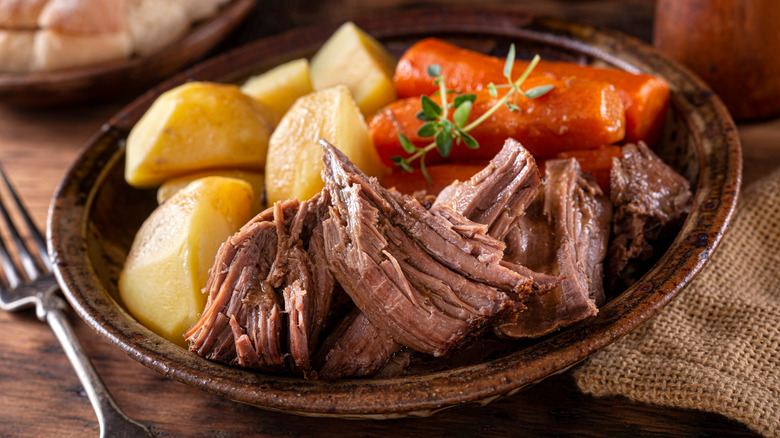beef pot roast with carrots