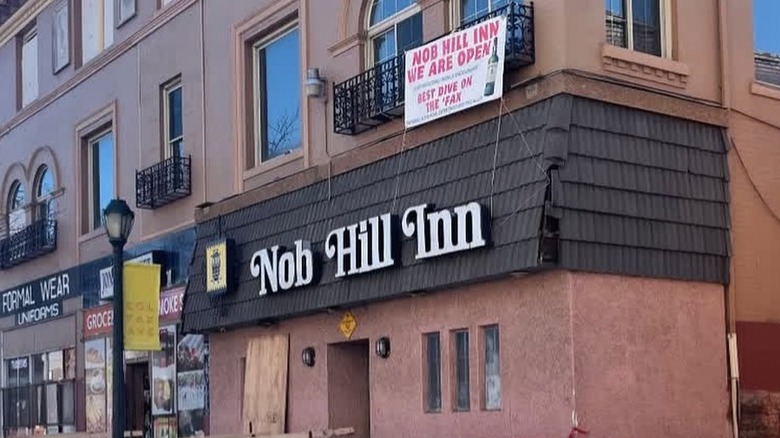 Exterior of Nob Hill Inn