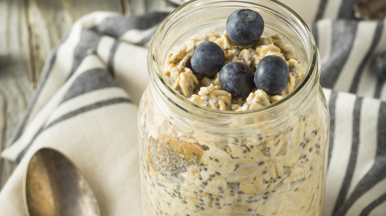 overnight oats made with chia