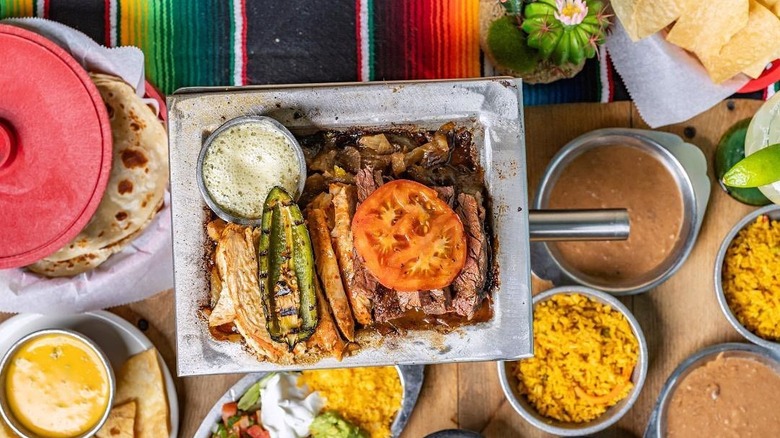 el tiempo fajita platter display