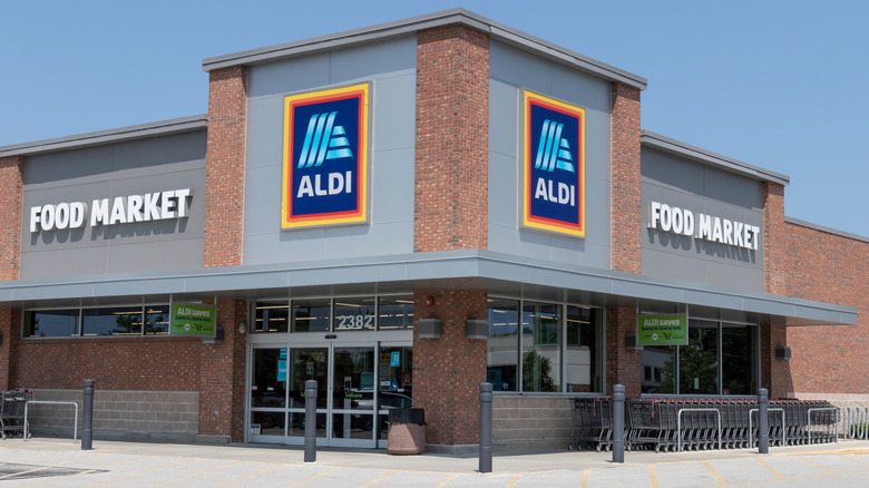 Outside of Aldi store