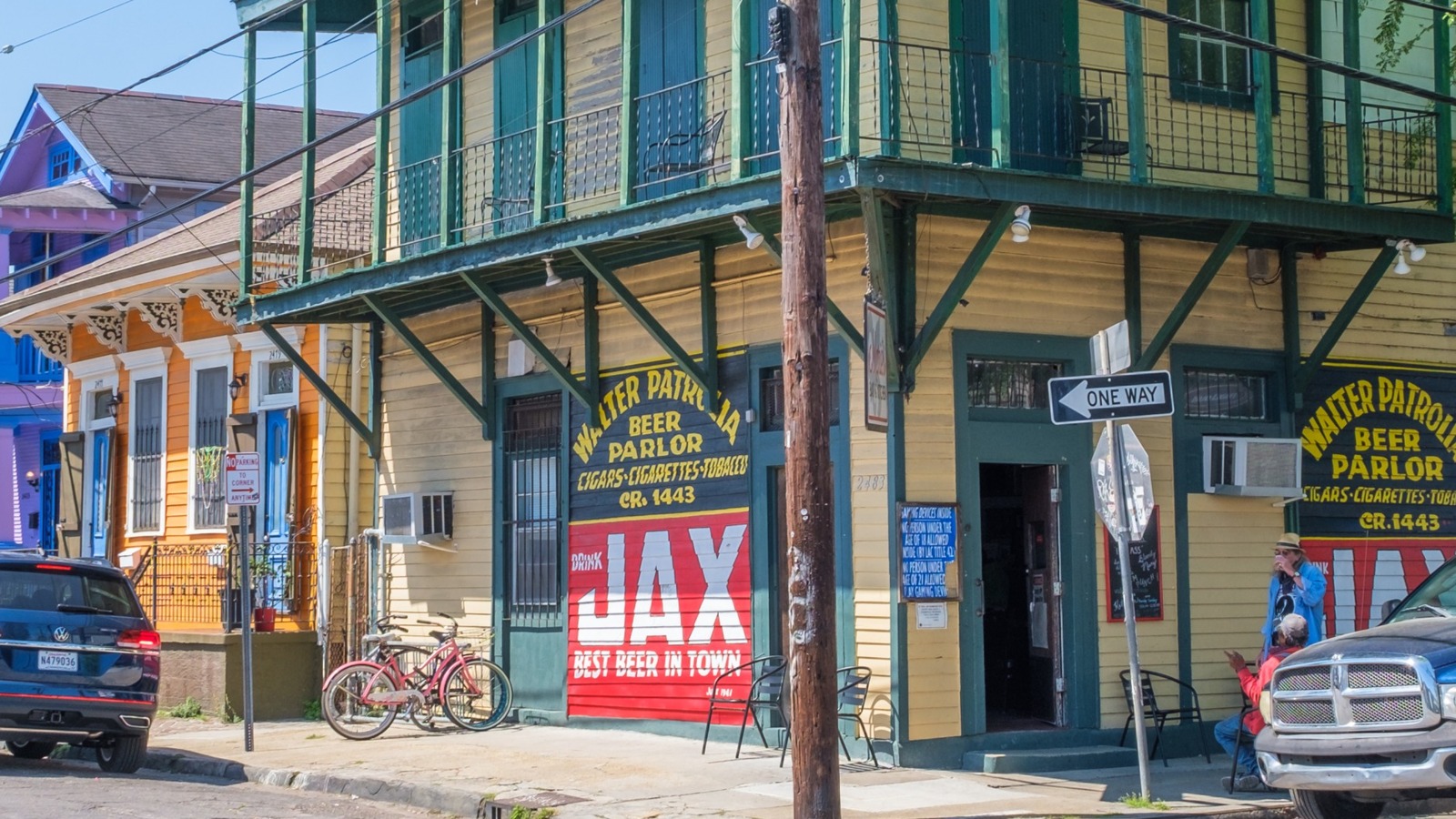 The Best Hole-In-The-Wall Burger Spot In New Orleans, According To A Local - Tasting Table