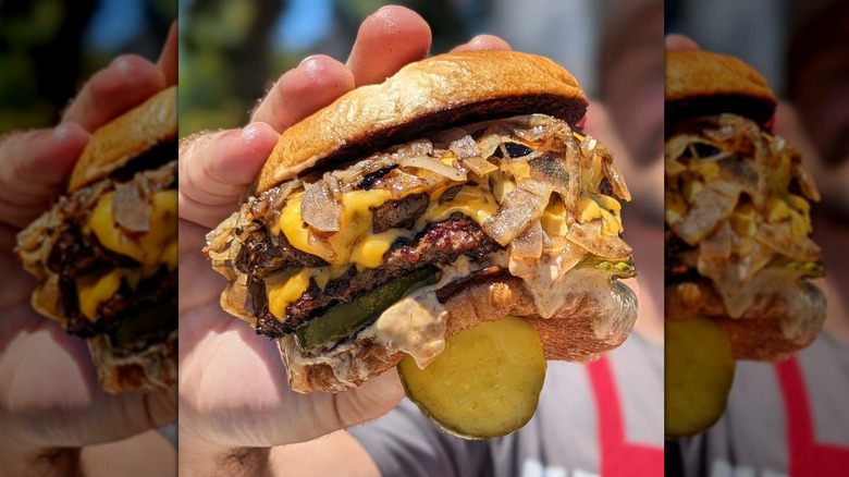 A cheeseburger with onions