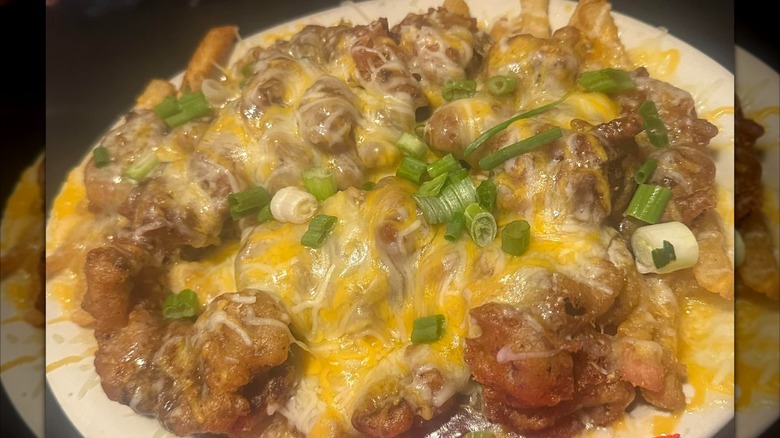 Plate of chicken gizzard poutine