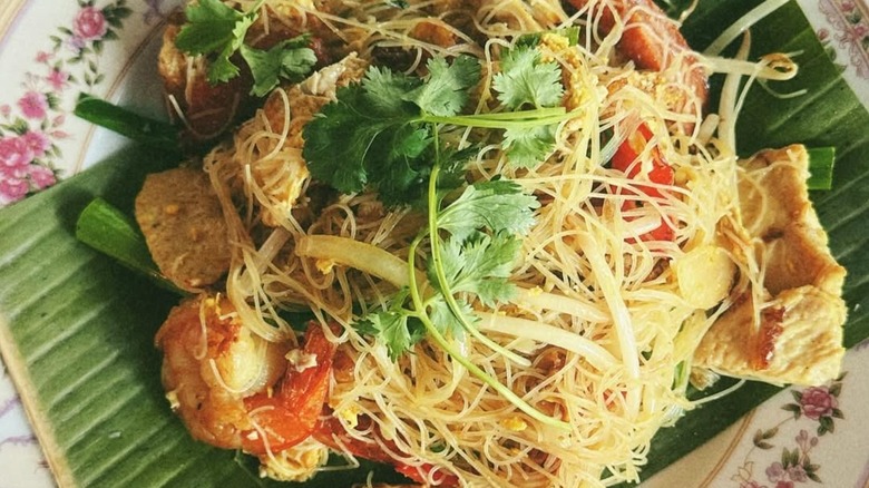 Aerial shot of Singapore street noodles from Simpang