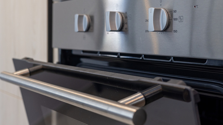 Cracked oven door with knobs