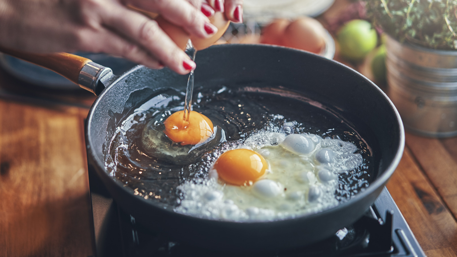 The Best Pans For The Perfect Fried Egg, According To An Expert