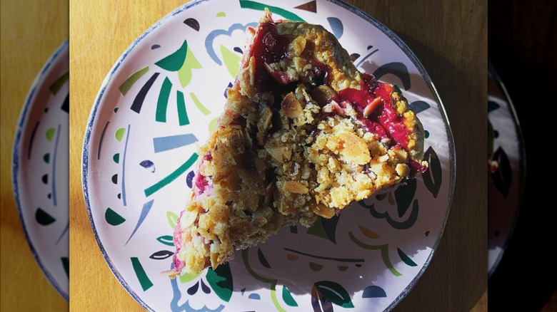 Overhead shot of fruit crumble pie on patterned plate