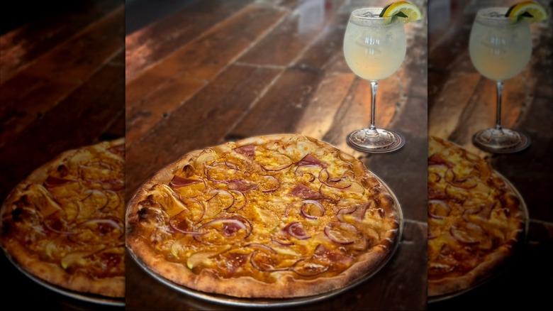 Pizza with red onion and cocktail