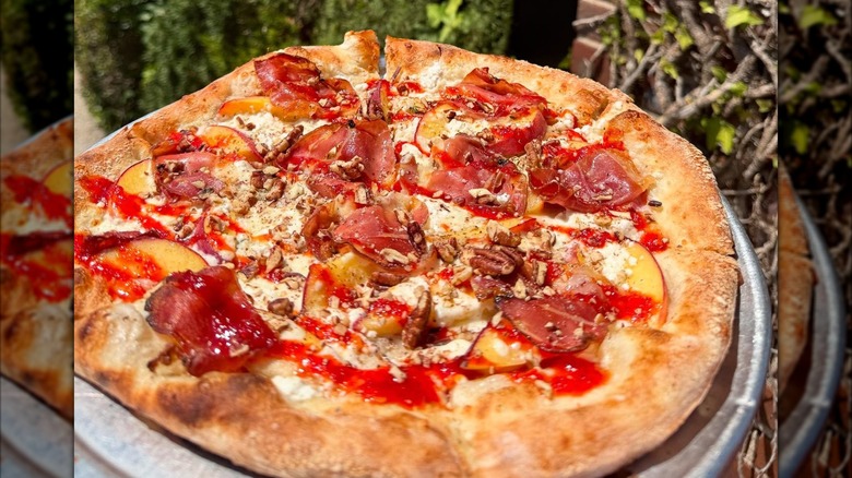 Wood-fired pizza with peaches and pannacotta