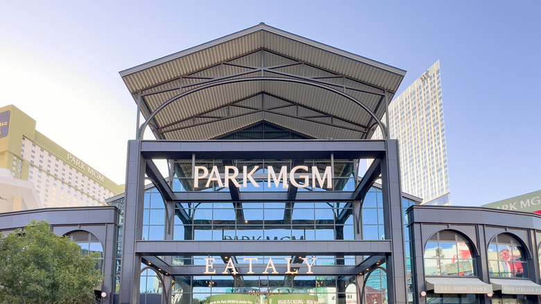 Glass entrance of Eataly at Park MGM