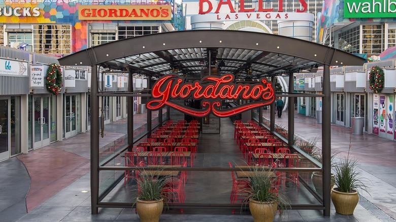 Outdoor section of Giordano's at Grand Bazaar Shops