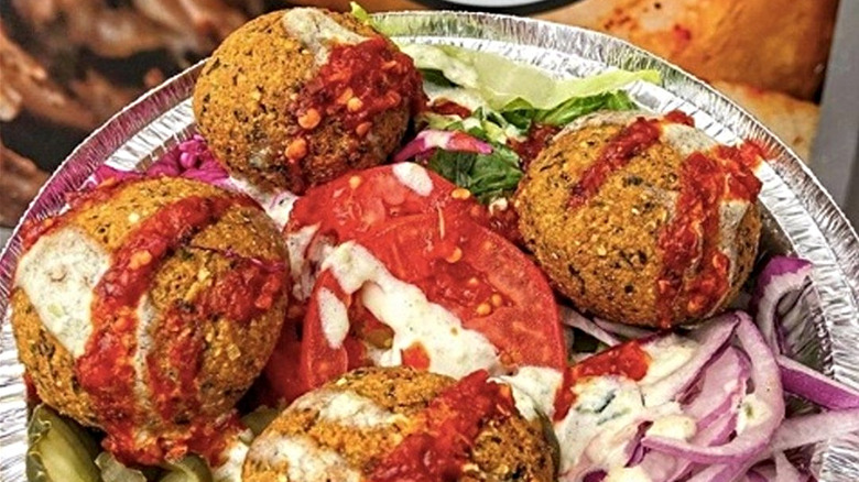 Falafel plate with tomatoes and onions