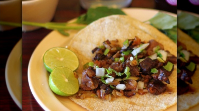 steak tacos with lime