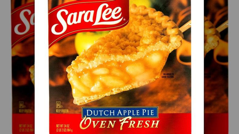 closeup of the Sara Lee Dutch Apple Pie box