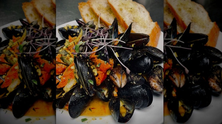 Plated mussels and bread