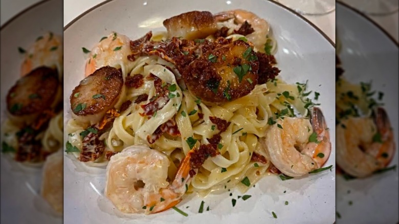 Pasta with scallops and shrimp